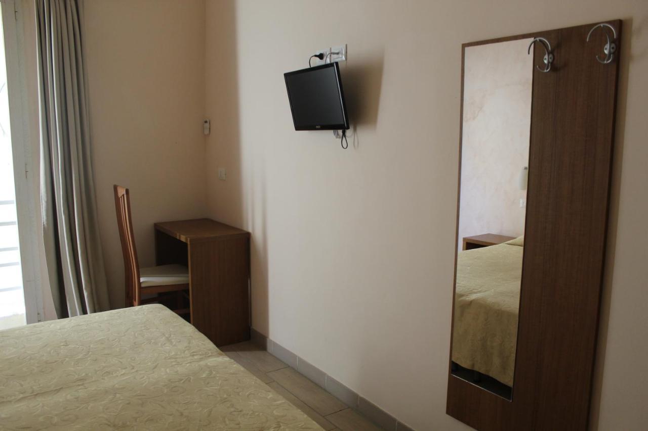 Hotel Adria Nuova ريميني المظهر الخارجي الصورة