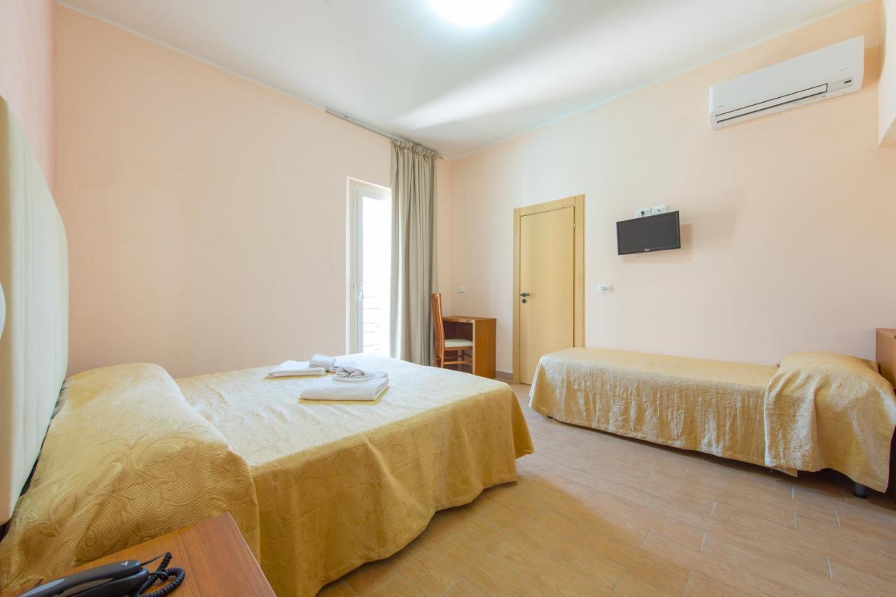Hotel Adria Nuova ريميني المظهر الخارجي الصورة